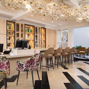 Des Champs-elysees Otel